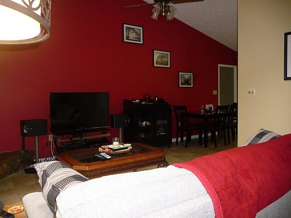 5th image of 1028 Surmont Ct