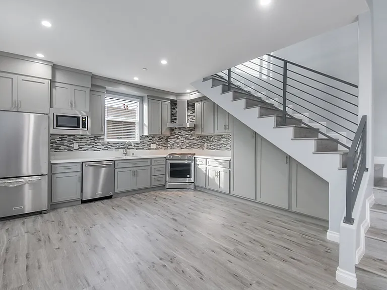 513 S Oak St — Photo 18