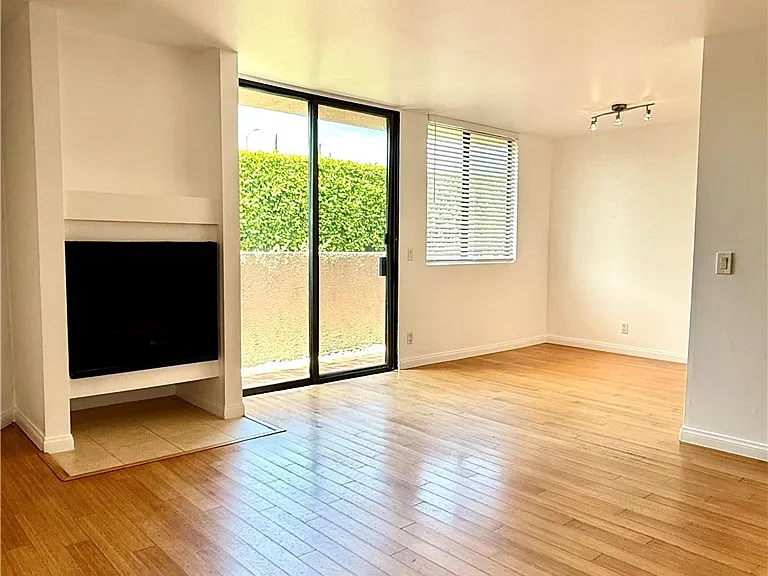7826 Topanga Canyon Blvd #109 — Photo 5
