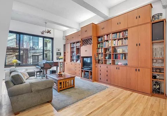 3rd image of 415 W 55th St APT 4D