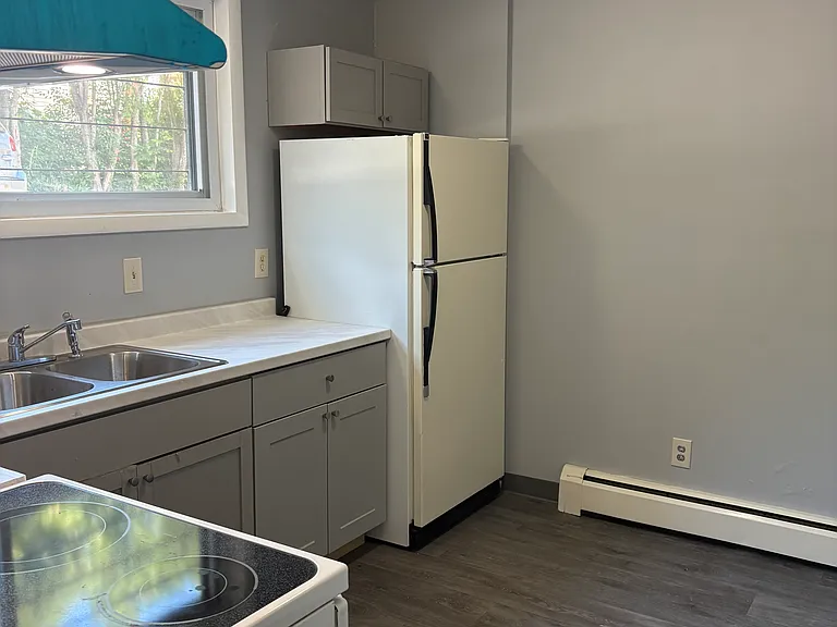 1027 Highland St #4 — Photo 6