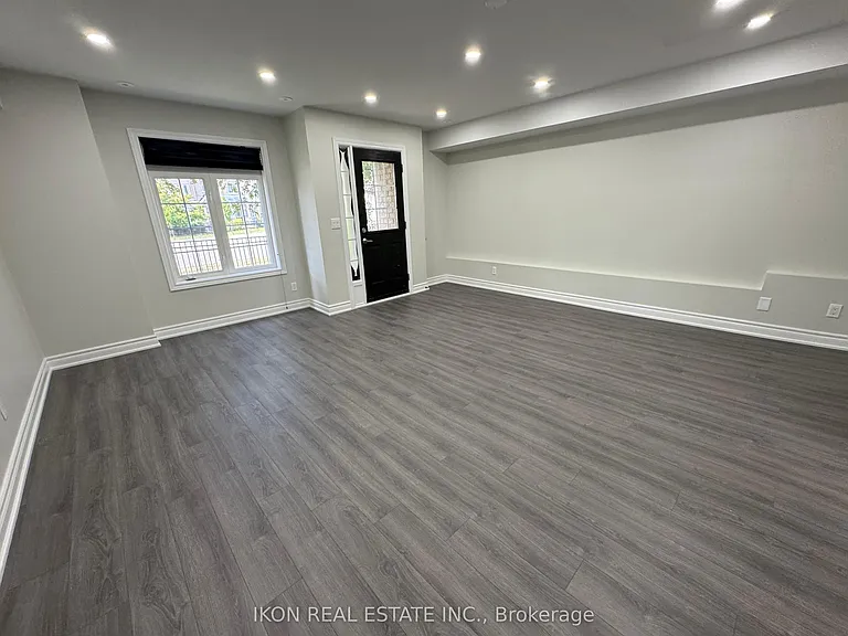 67 Sprucedale Way E — Photo 25
