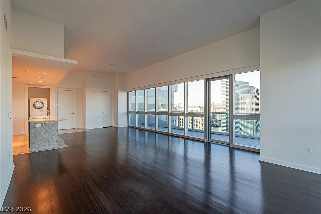 2 bed, 2.0 bath, 1652 sqft, $4,950 — Photo 2