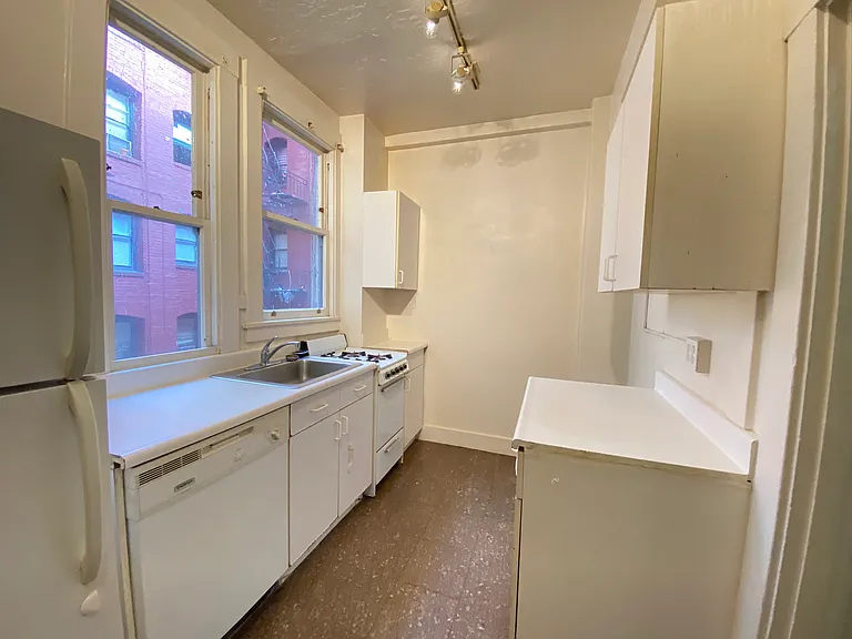 Palace Court Apartments — Photo 5