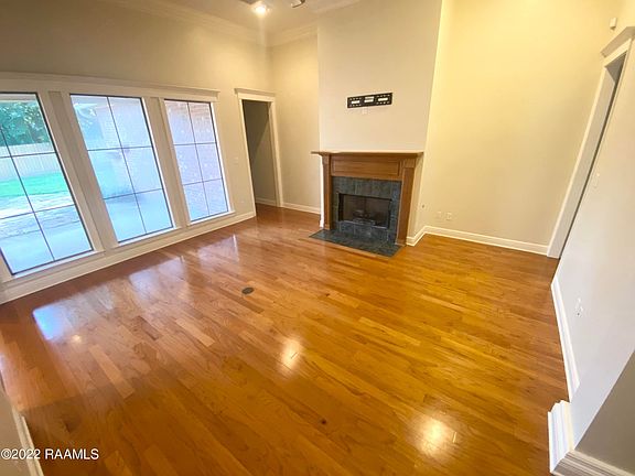 4th image of 122 Sandhurst Dr