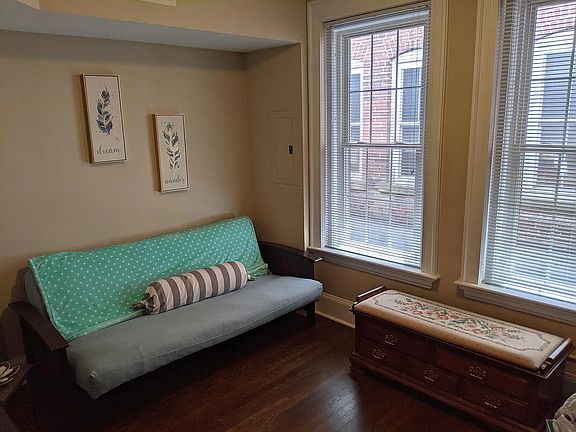 4th image of 134 1/2 N Columbus St APT 7