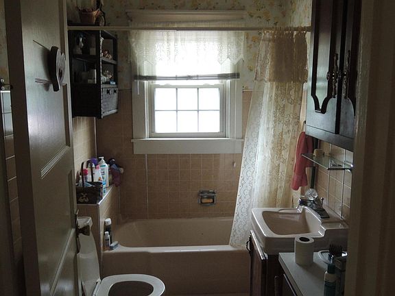 5th image of 426 E Central Ave