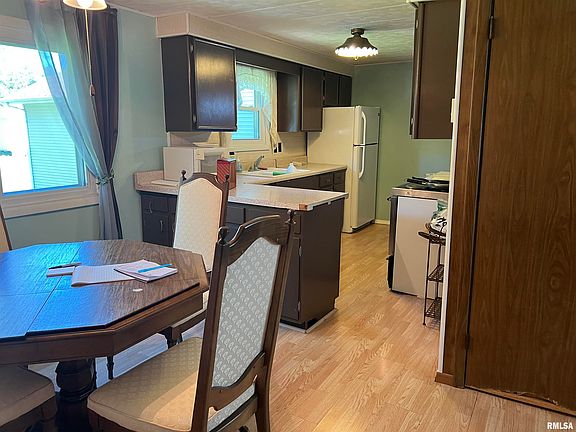5th image of 416 N Pekin Ln