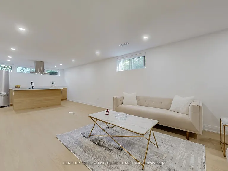2240 Springfield Ct — Photo 29