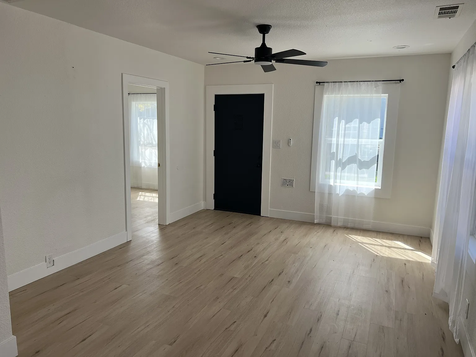 4541 V Street - 1 — Photo 3