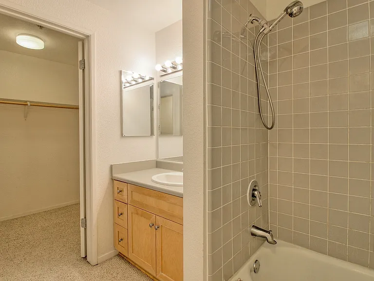 400 N 1st St #112 — Photo 22