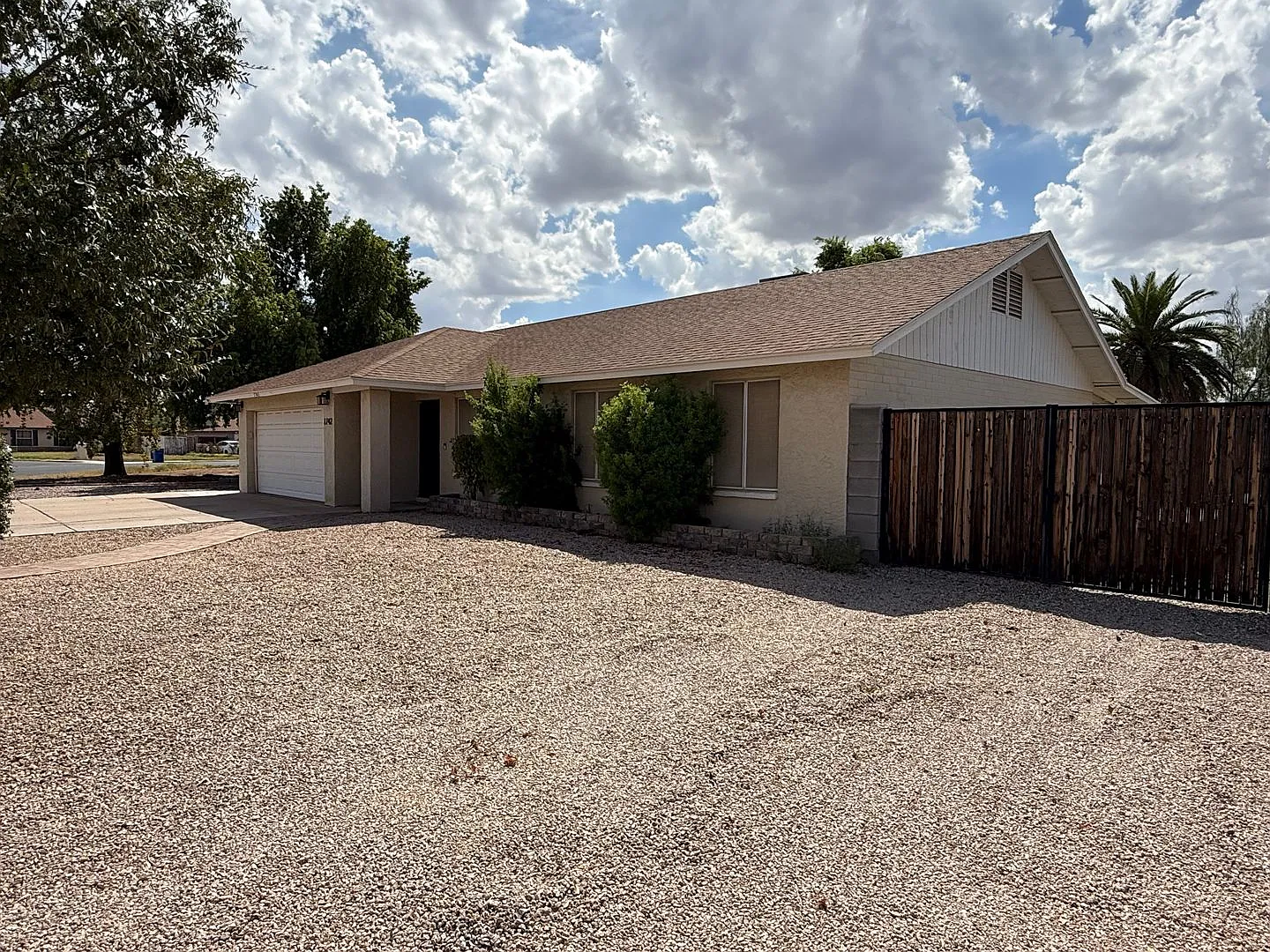 Beautifully Updated 3 Bedroom 2 Bathroom Home Located Minutes From Downtown Gilbert — Photo 4