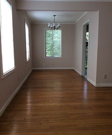 3rd image of 323 E Melrose Dr