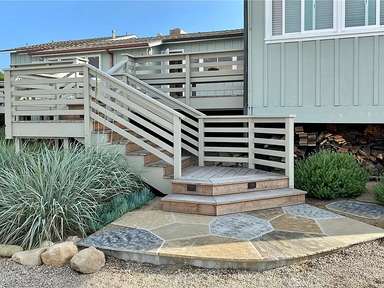 539 Sand Point Rd — Photo 2
