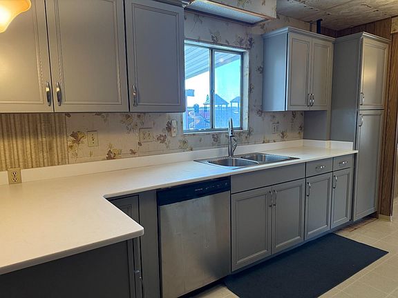 2nd image of 101 River Dr Space 80
