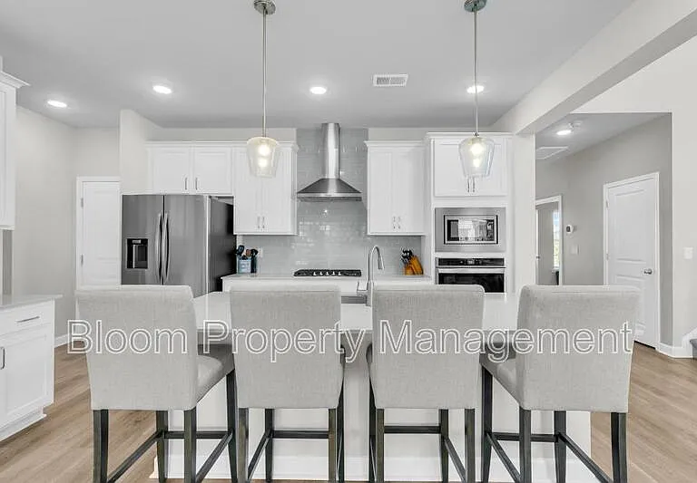 451 Carrara Dr — Photo 16