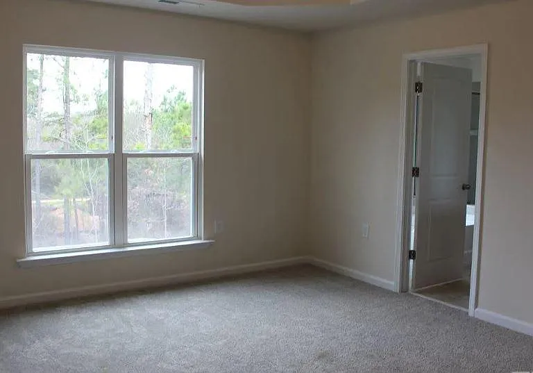 214 Eagleson St — Photo 7