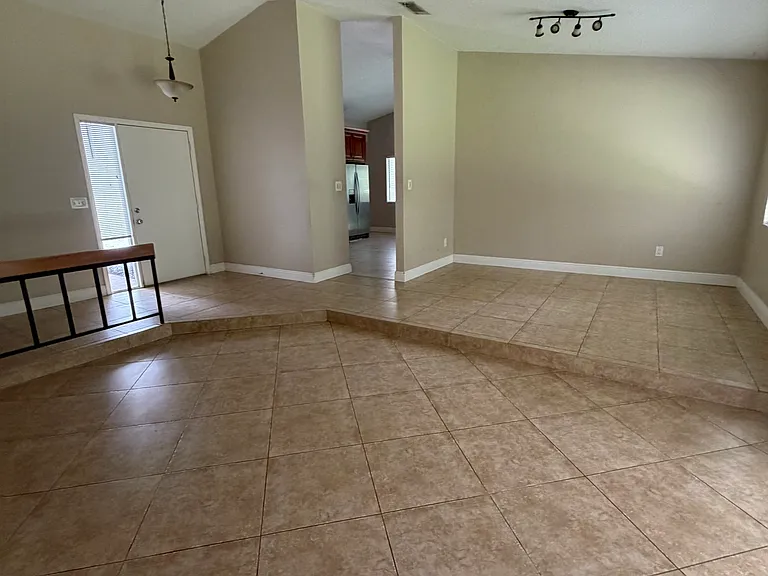 504 Shane Cir — Photo 8