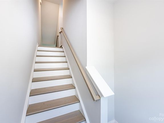 4th image of 2638 Roseglen Ln