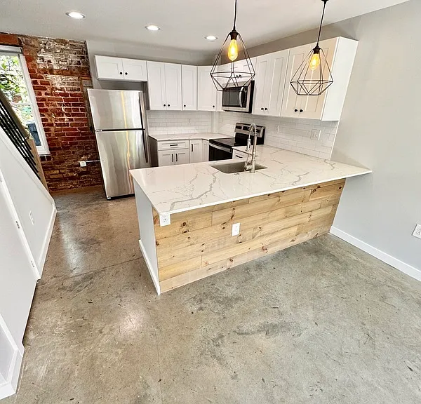 2712 E Leigh St — Photo 5