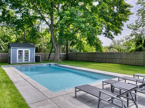 4th image of 174 Manor Ln