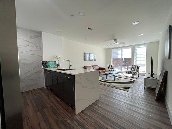 4th image of 4904 Spruce St #310C