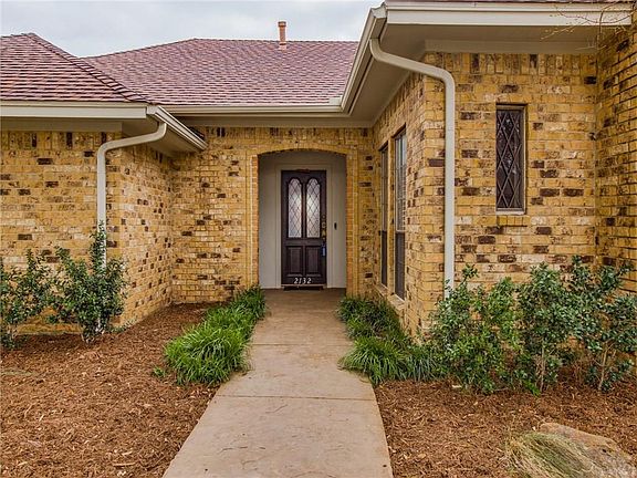 3rd image of 2132 El Dorado Way