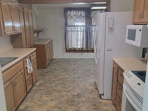 3rd image of 810 W Cherry Ave