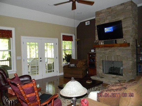 2nd image of 462 Broad St