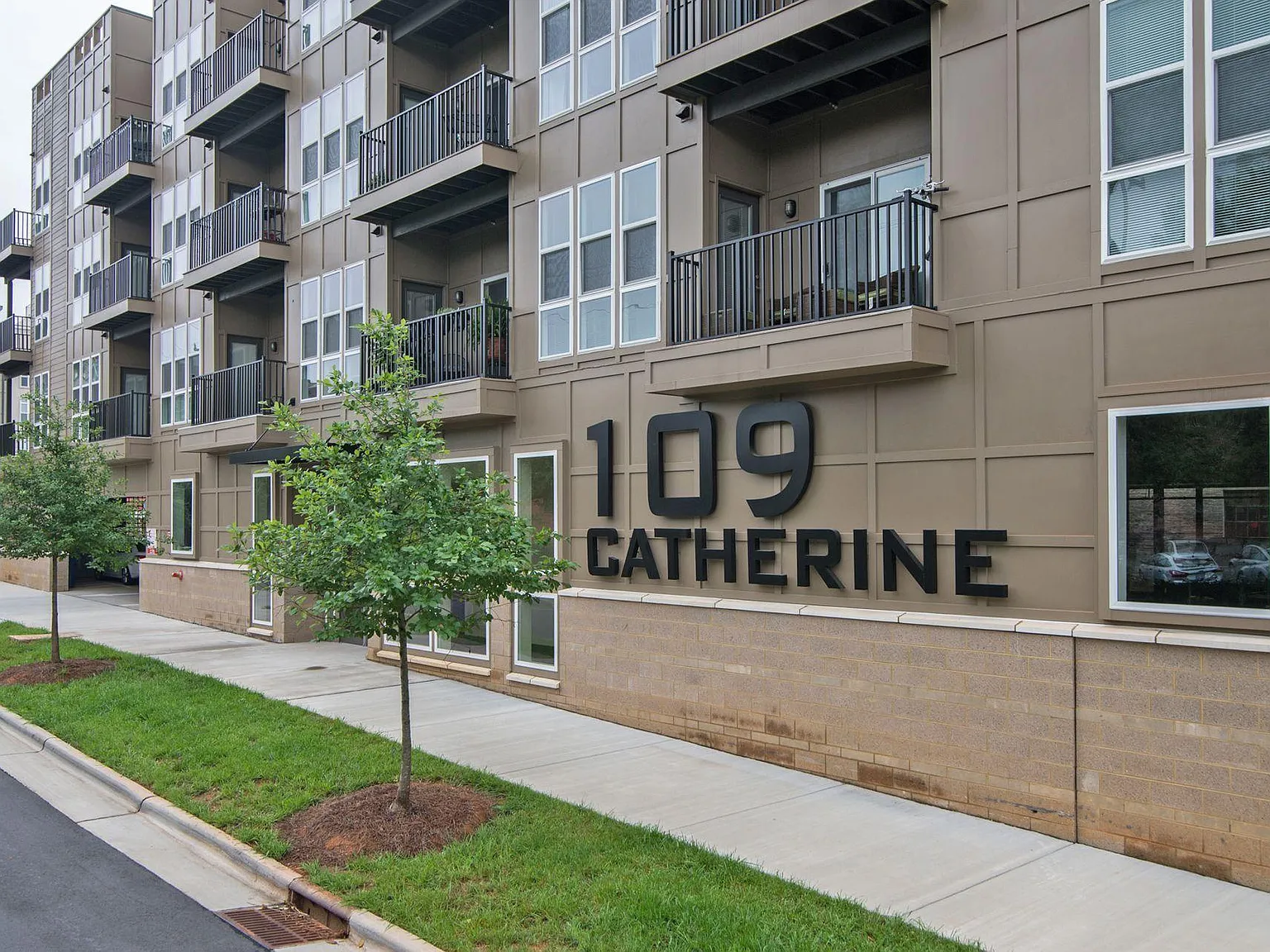 Catherine 36 Apartments — Photo 2