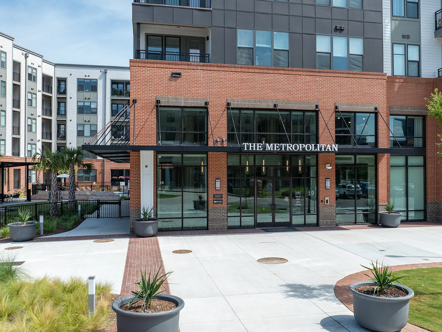 Metropolitan at the Riverwalk — Photo 4