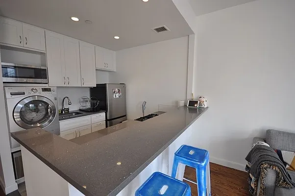 Rented by REAL New York | media 37