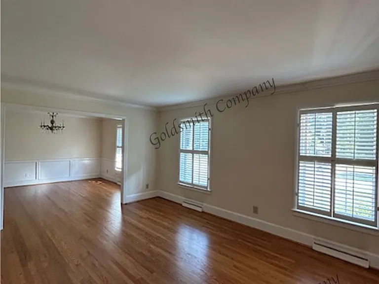 2 Woodfern Cir — Photo 4