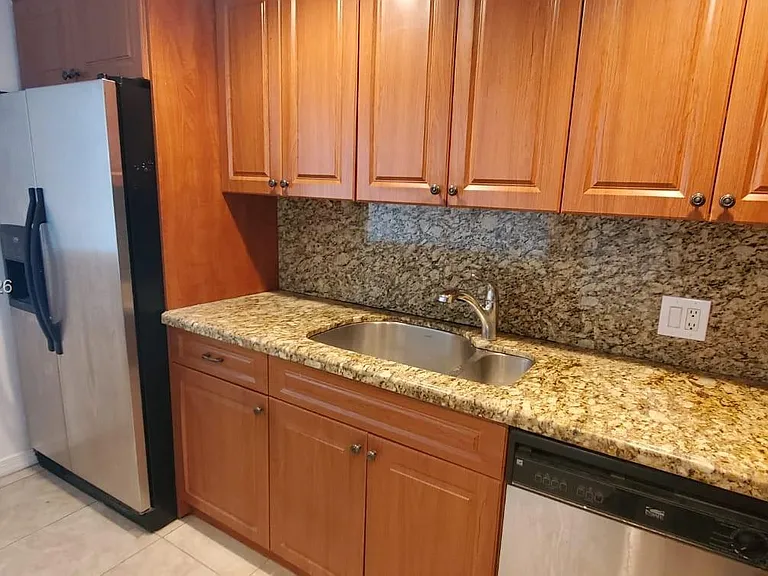 150 SE 25th Rd #2K — Photo 7