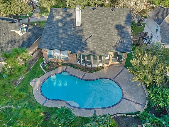 3rd image of 168 Bristol Bend Cir