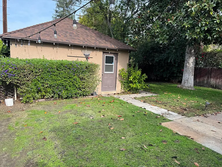 10603 Camarillo St — Photo 25