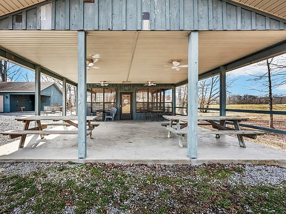 3rd image of 100 Pavilion Rd