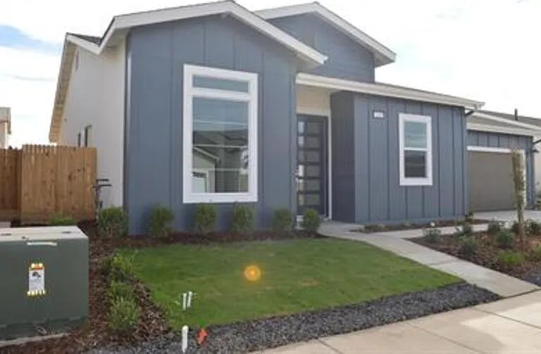 2430 Bastidas Dr — Photo 4