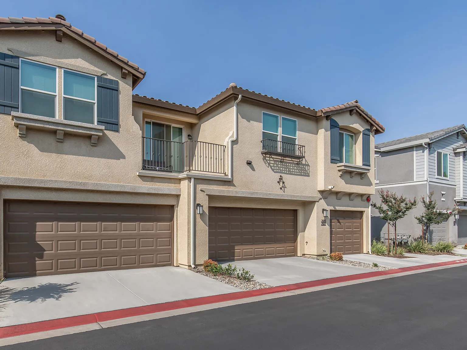 Parador Town Homes — Photo 1
