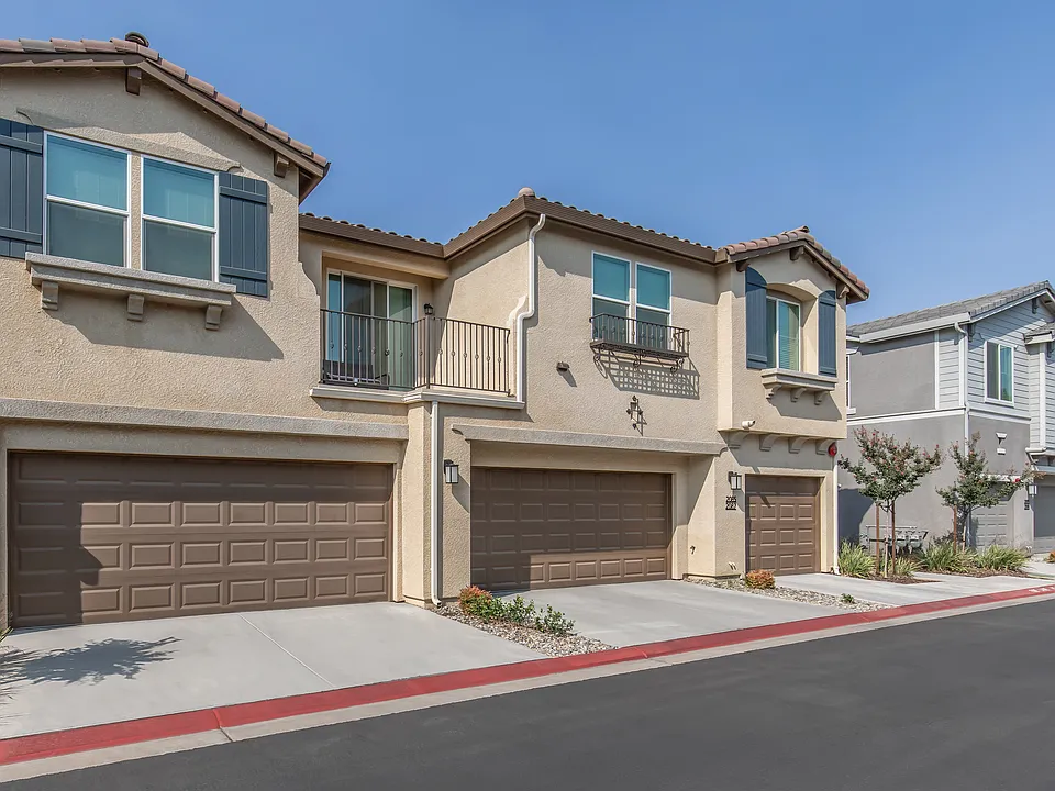 Parador Town Homes