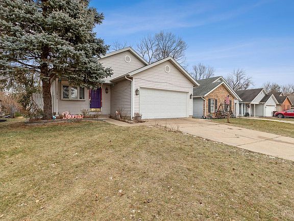 2nd image of 1915 Monarch Dr