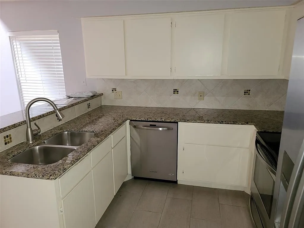 3 bed, 2.0 bath, 1283 sqft, $1,999 — Photo 4
