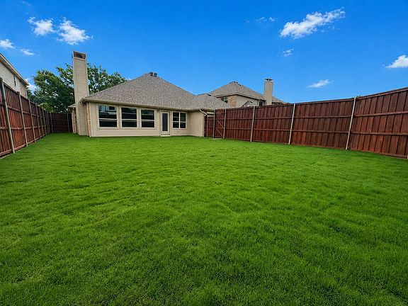 2nd image of 2075 Sunset Ln