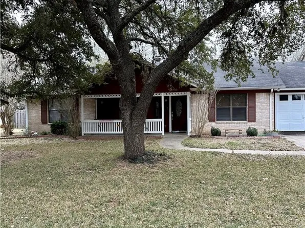 310 Vollentine St, Yoakum, TX 77995