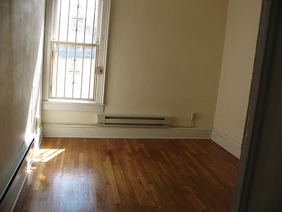 4th image of 516 W Washington Ave