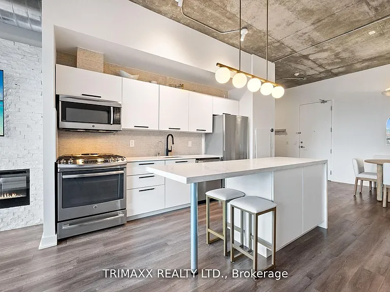 60 Bathurst St #403 — Photo 6