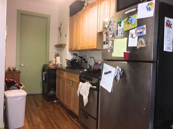 4th image of 198 Scholes St #67
