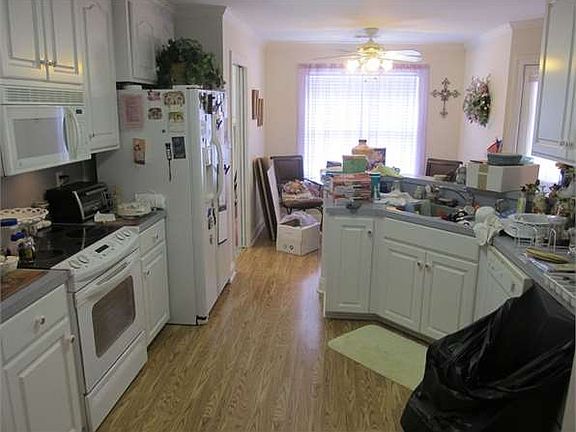 3rd image of 215 Vanessa Ave