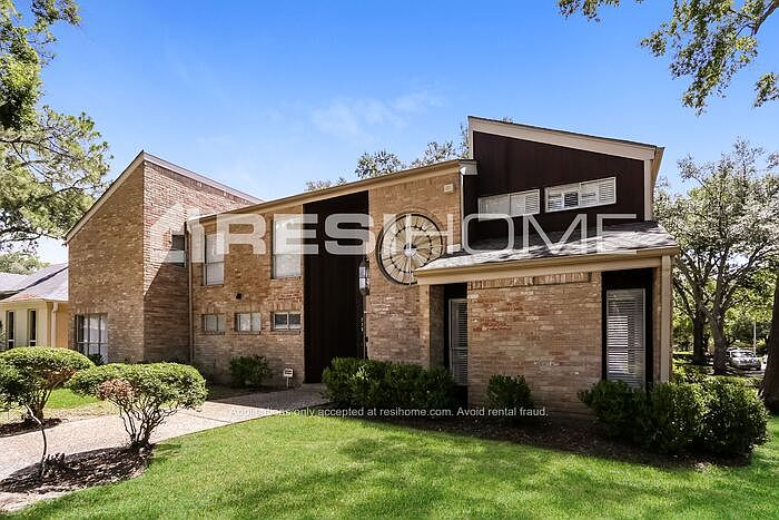 1st image of 715 Saint Ives Ct