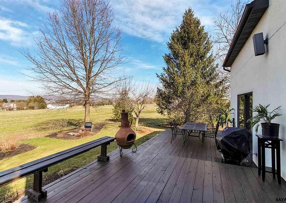 2nd image of 2820 Larchmount Dr
